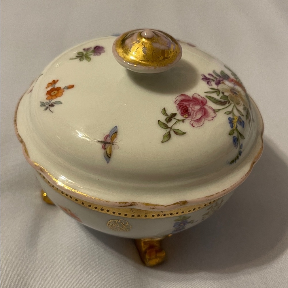 Vintage Round‎ Floral Porcelain Trinket Box with Gold Feet - Picture 2 of 4